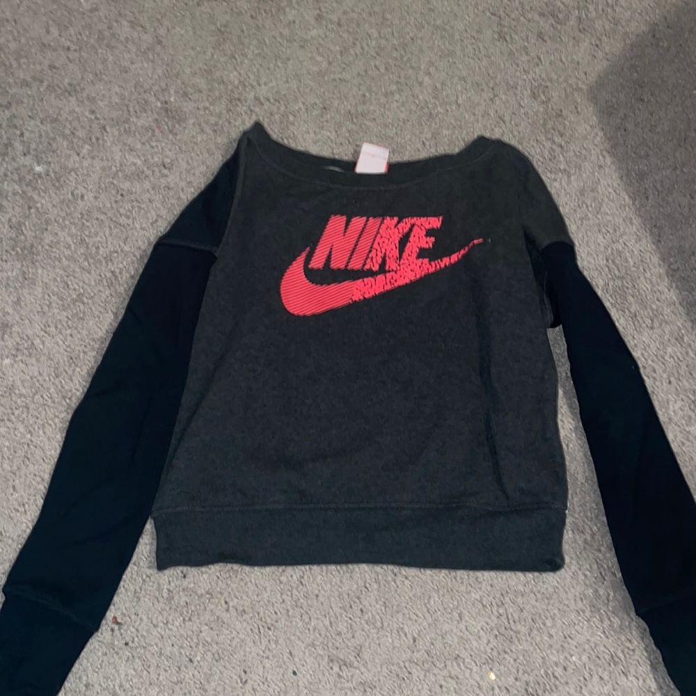 Nike crew neck - size youth large- gray, black, and hot pink - very cute !
